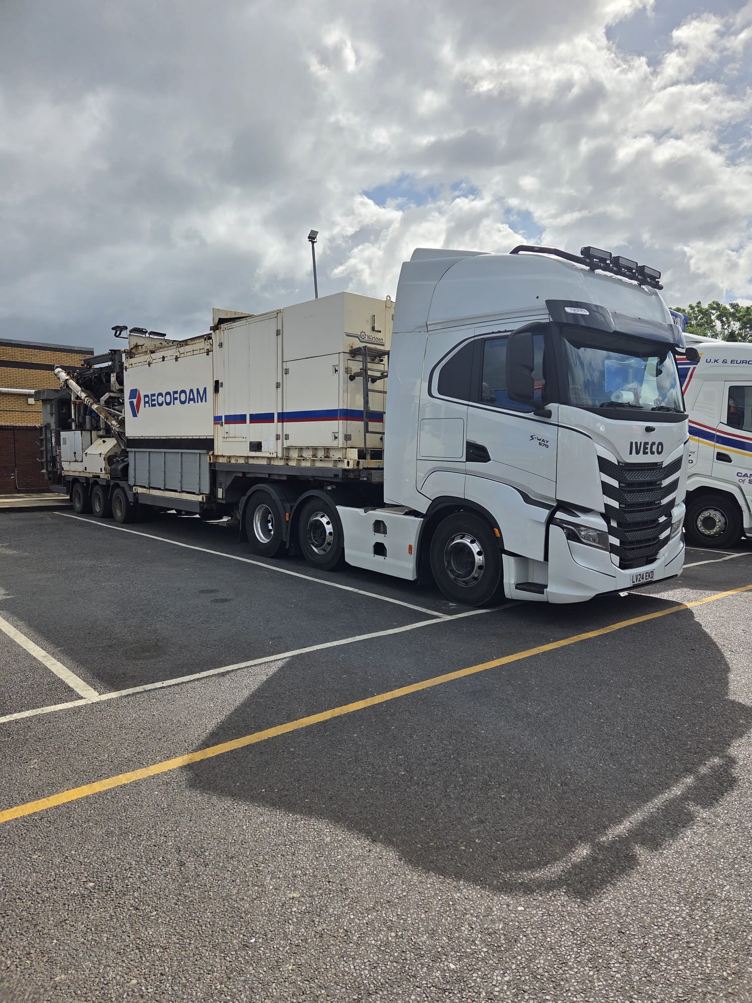 Specialist plant, secured for the road
